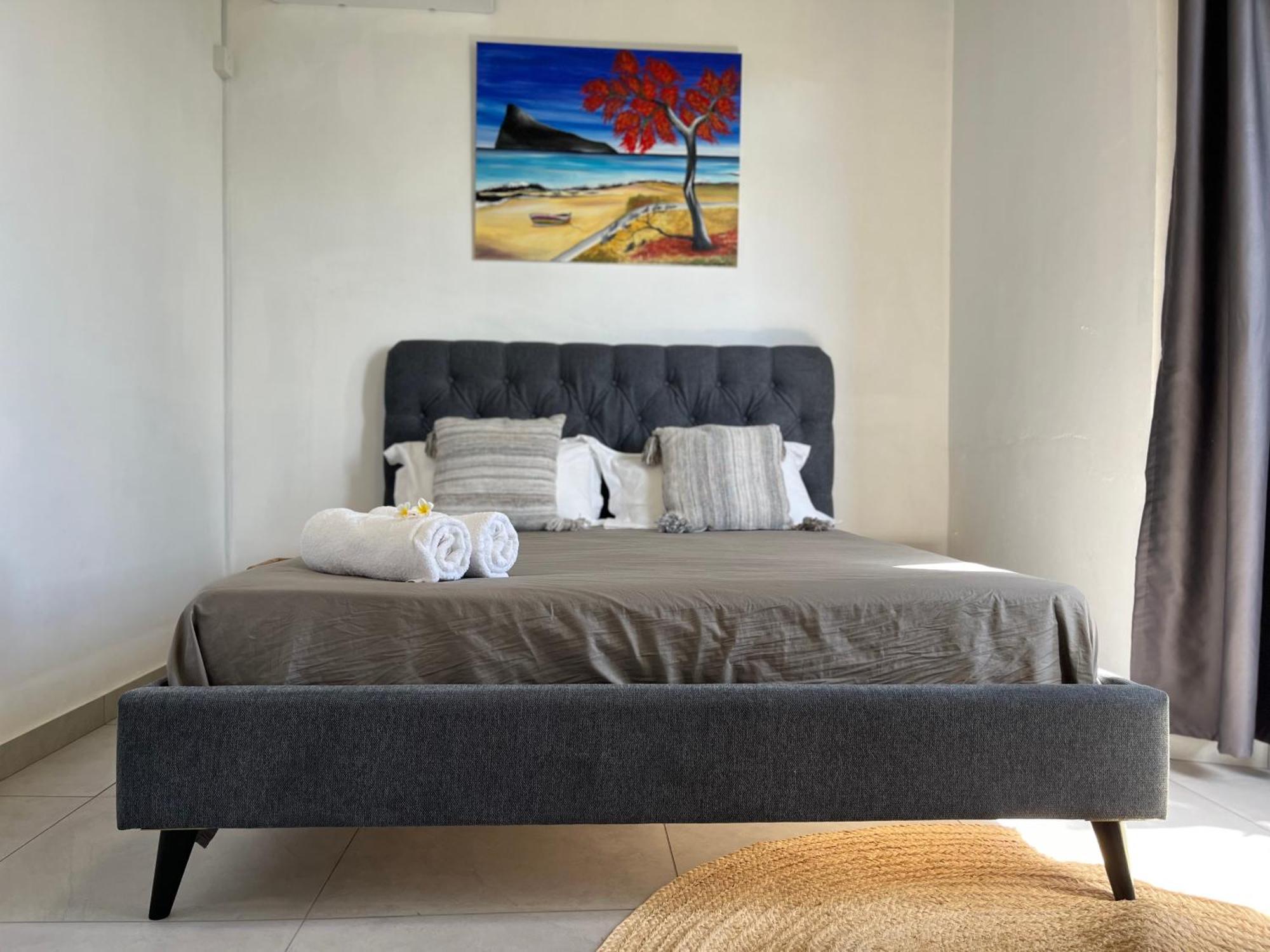 Cosy 2 Bedrooms Apts In Pereybere -Seasons Break Apartment Pereybere Beach Exterior foto