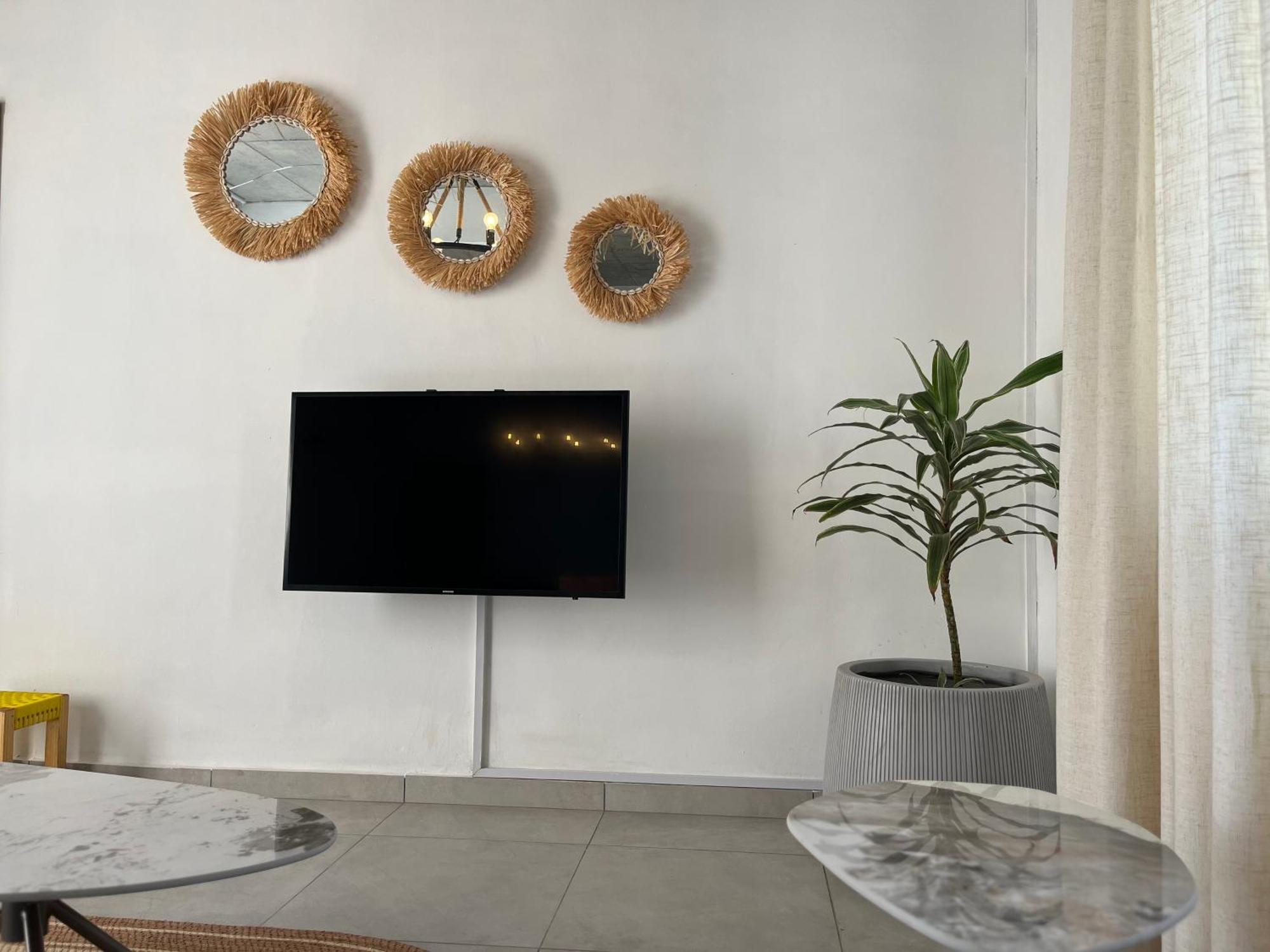 Cosy 2 Bedrooms Apts In Pereybere -Seasons Break Apartment Pereybere Beach Exterior foto