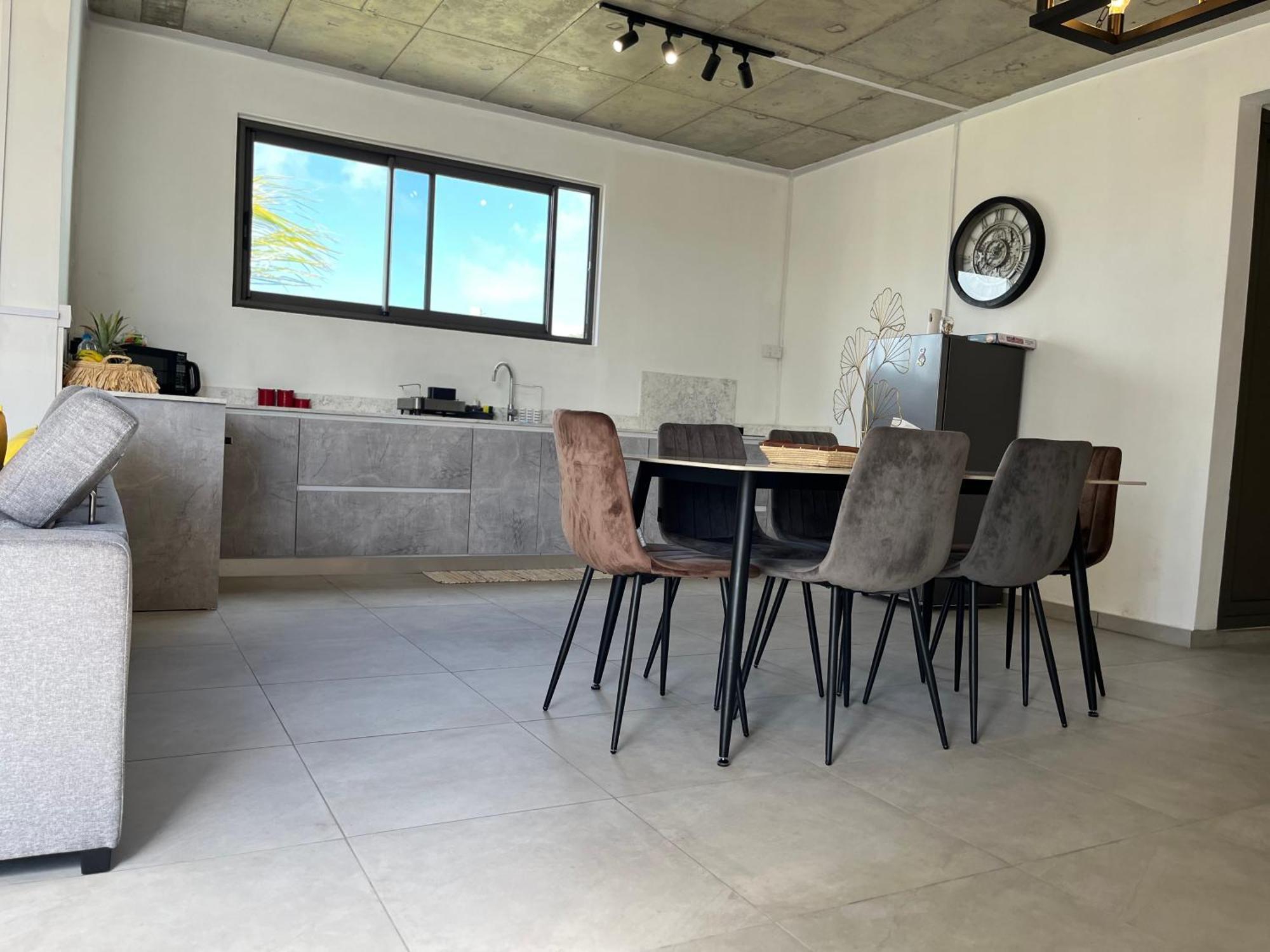 Cosy 2 Bedrooms Apts In Pereybere -Seasons Break Apartment Pereybere Beach Exterior foto